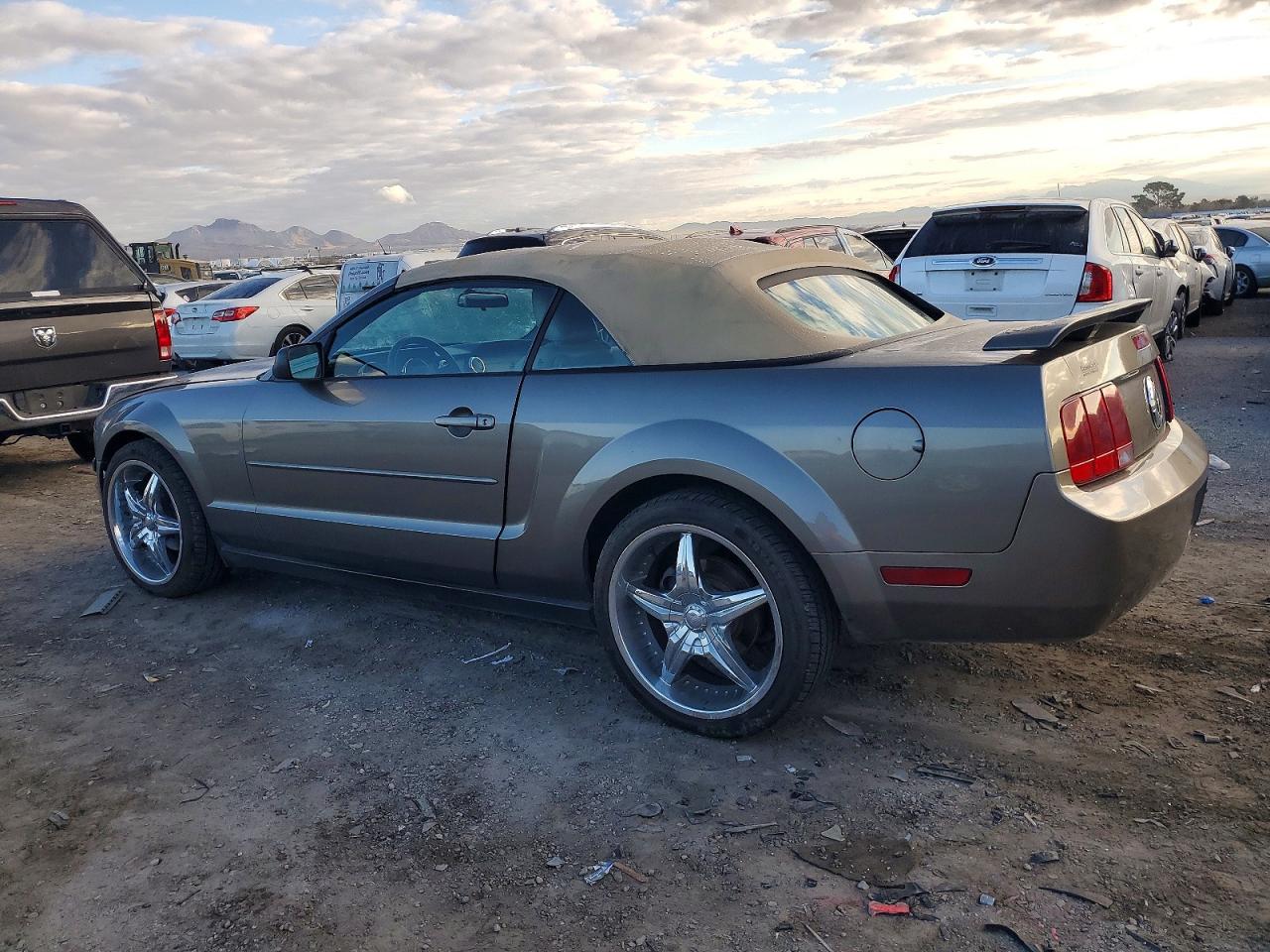 2005 FORD MUSTANG photo 2