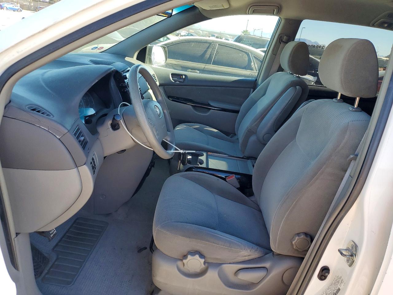 2004 TOYOTA SIENNA CE photo 7