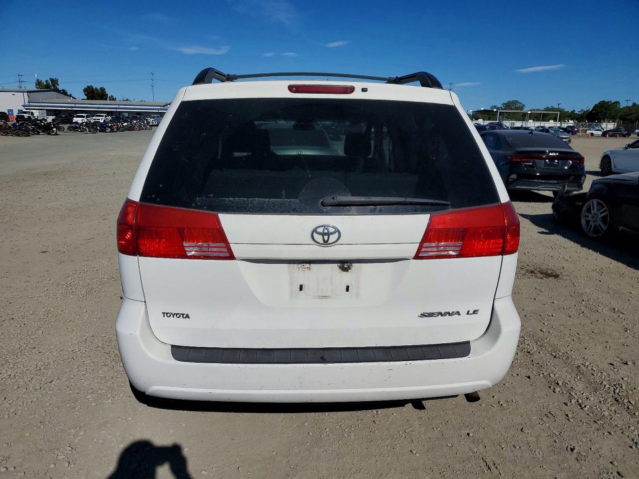 2004 TOYOTA SIENNA CE photo 6