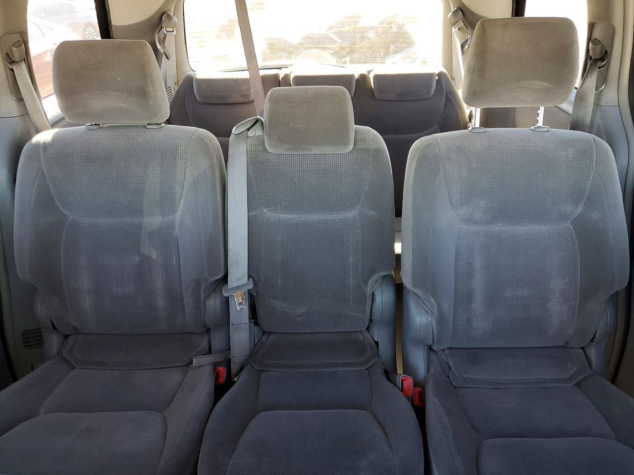 2004 TOYOTA SIENNA CE photo 10