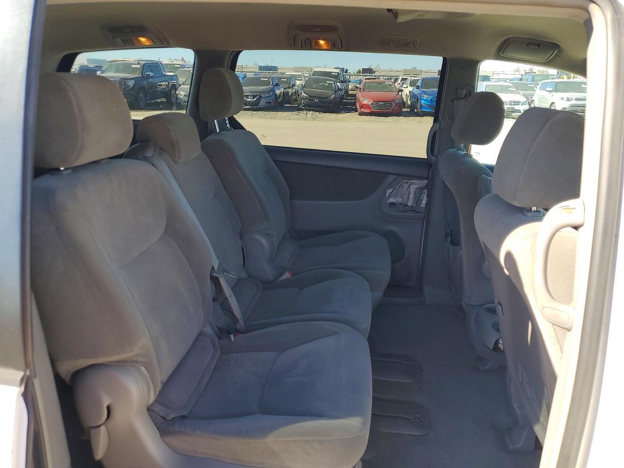 2004 TOYOTA SIENNA CE photo 11