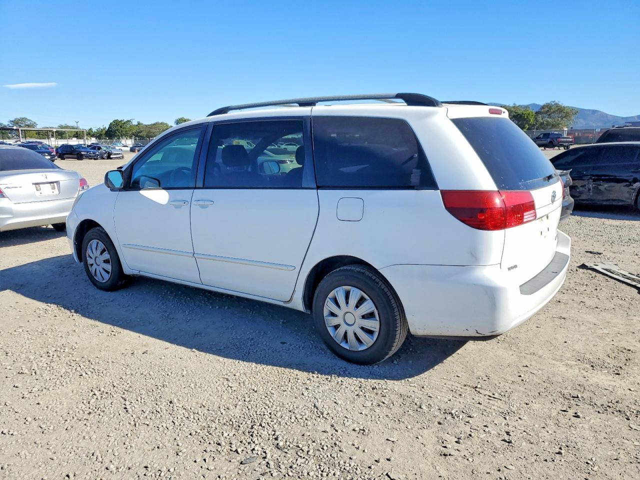 2004 TOYOTA SIENNA CE photo 2