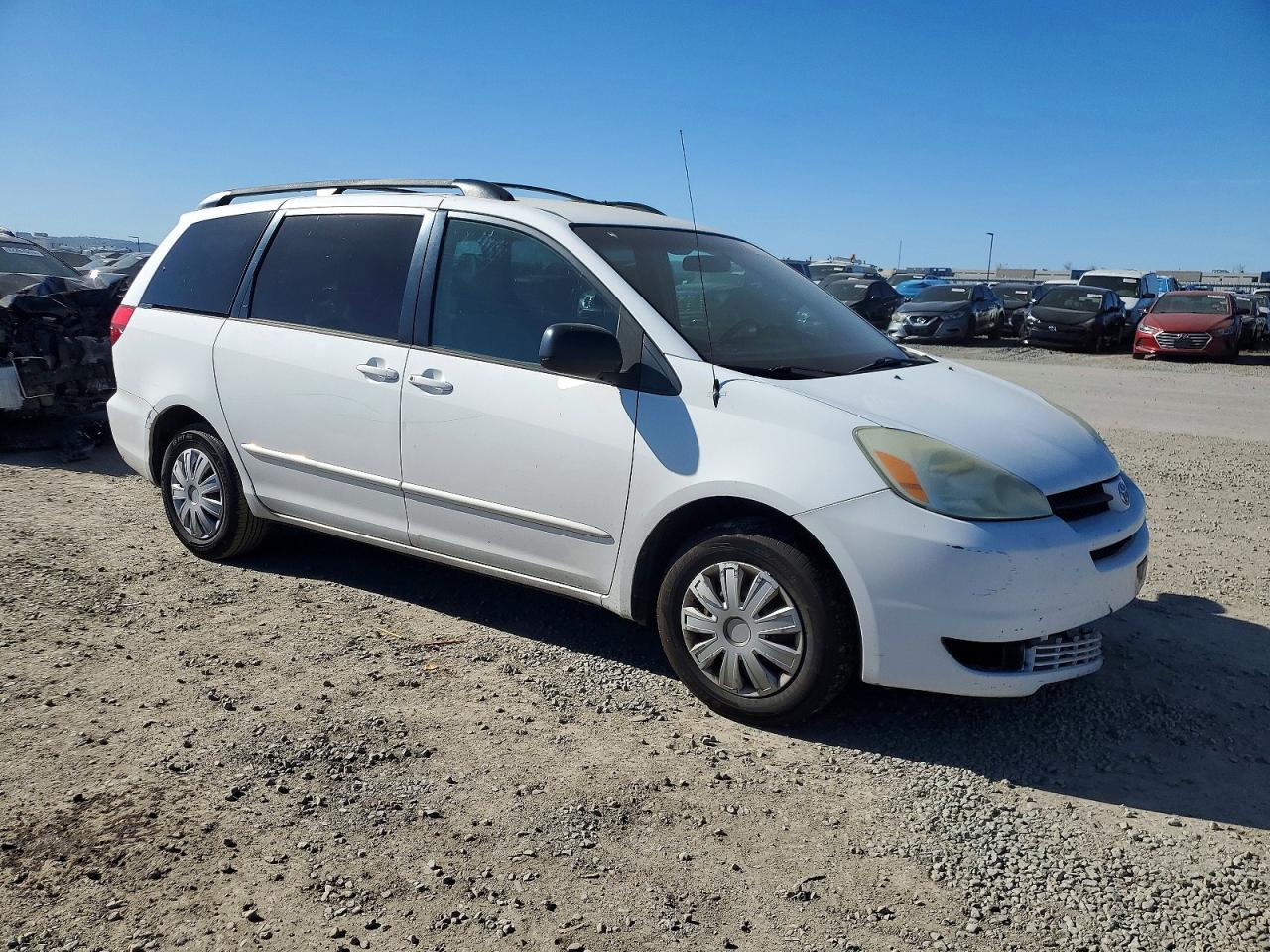 2004 TOYOTA SIENNA CE photo 4