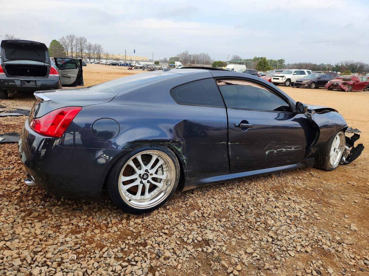 2013 INFINITI G37 JOURNEY photo 3