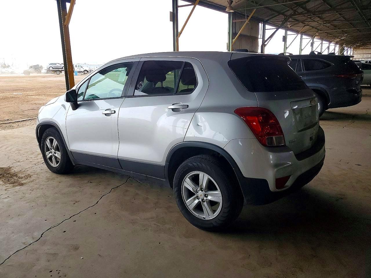 2020 CHEVROLET TRAX LS photo 2