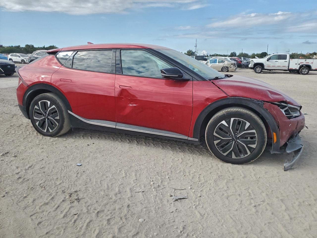 2023 KIA EV6 LIGHT photo 4
