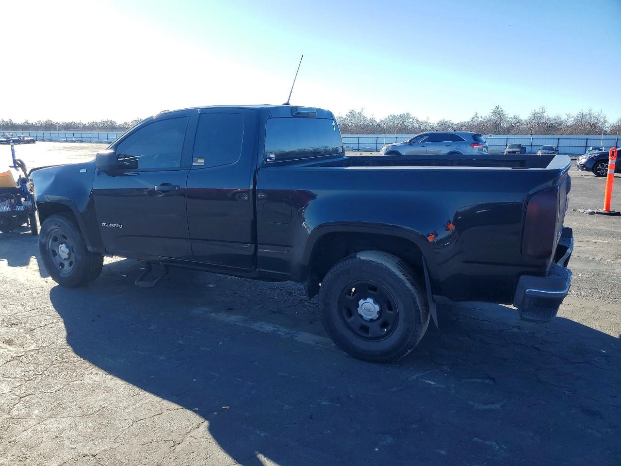 2018 CHEVROLET COLORADO photo 2