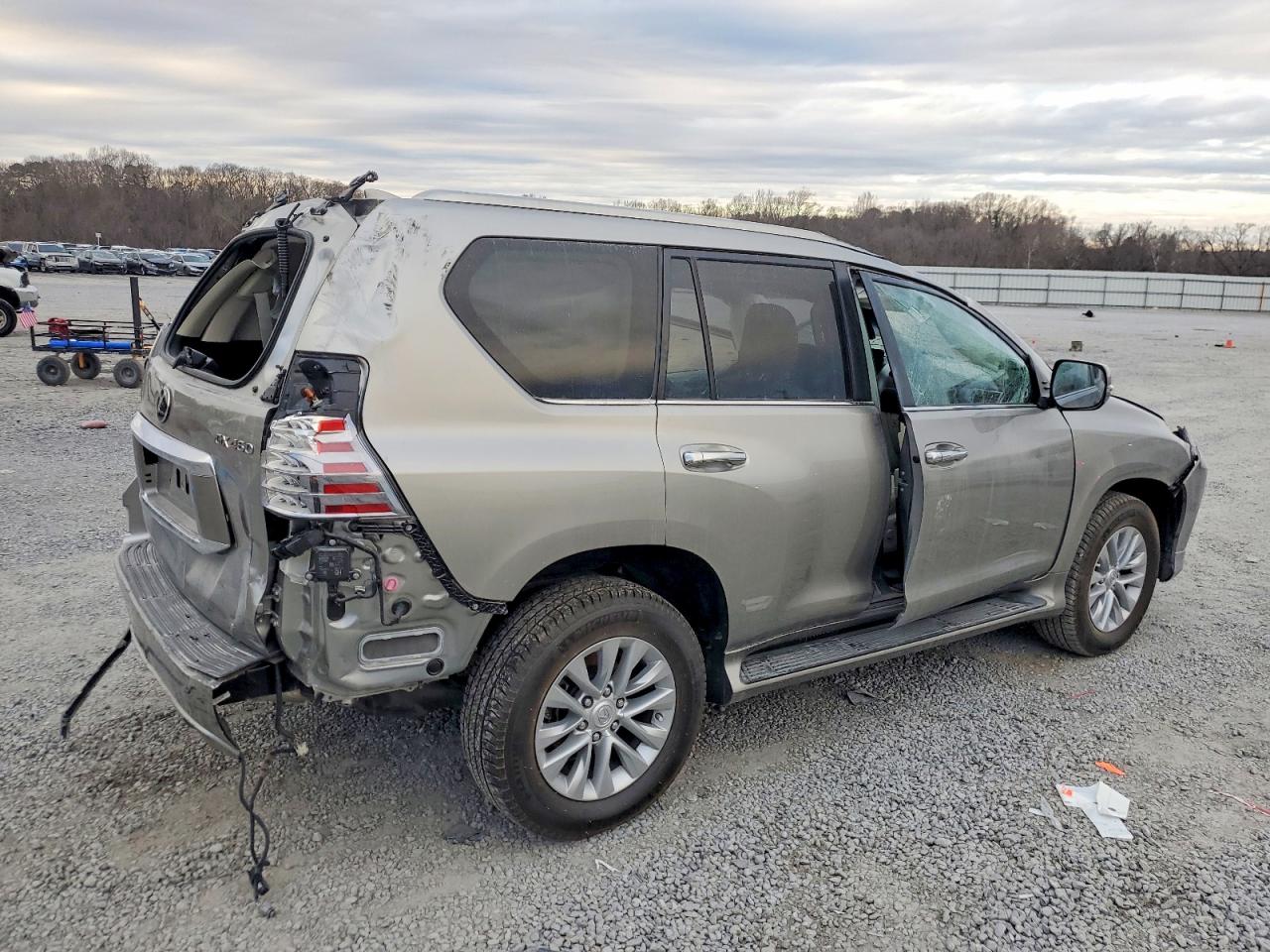2022 LEXUS GX 460 photo 3