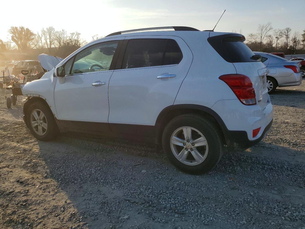 2019 CHEVROLET TRAX 1LT photo 2