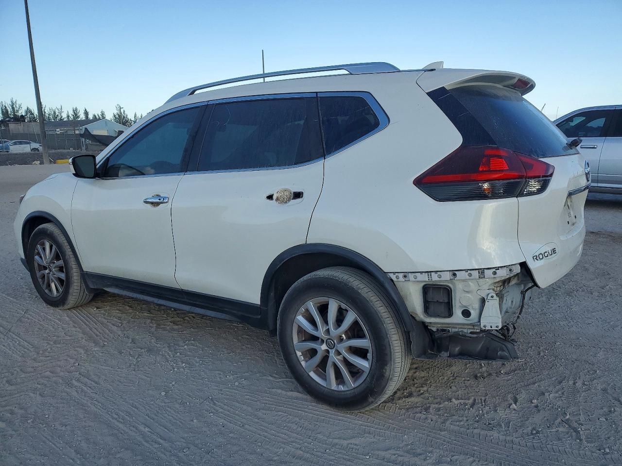 2018 NISSAN ROGUE S photo 2