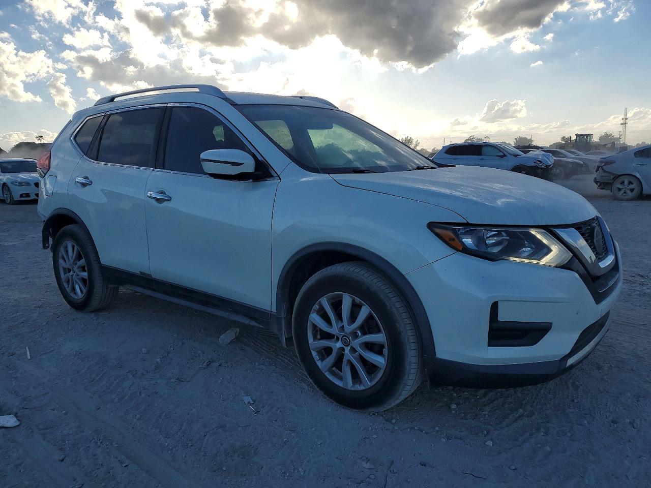 2018 NISSAN ROGUE S photo 4