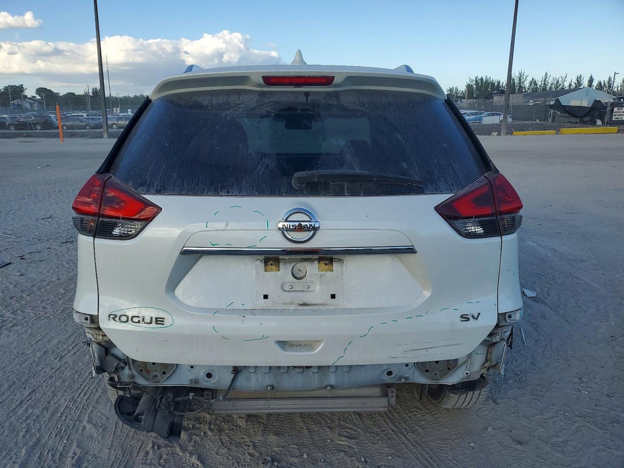 2018 NISSAN ROGUE S photo 6