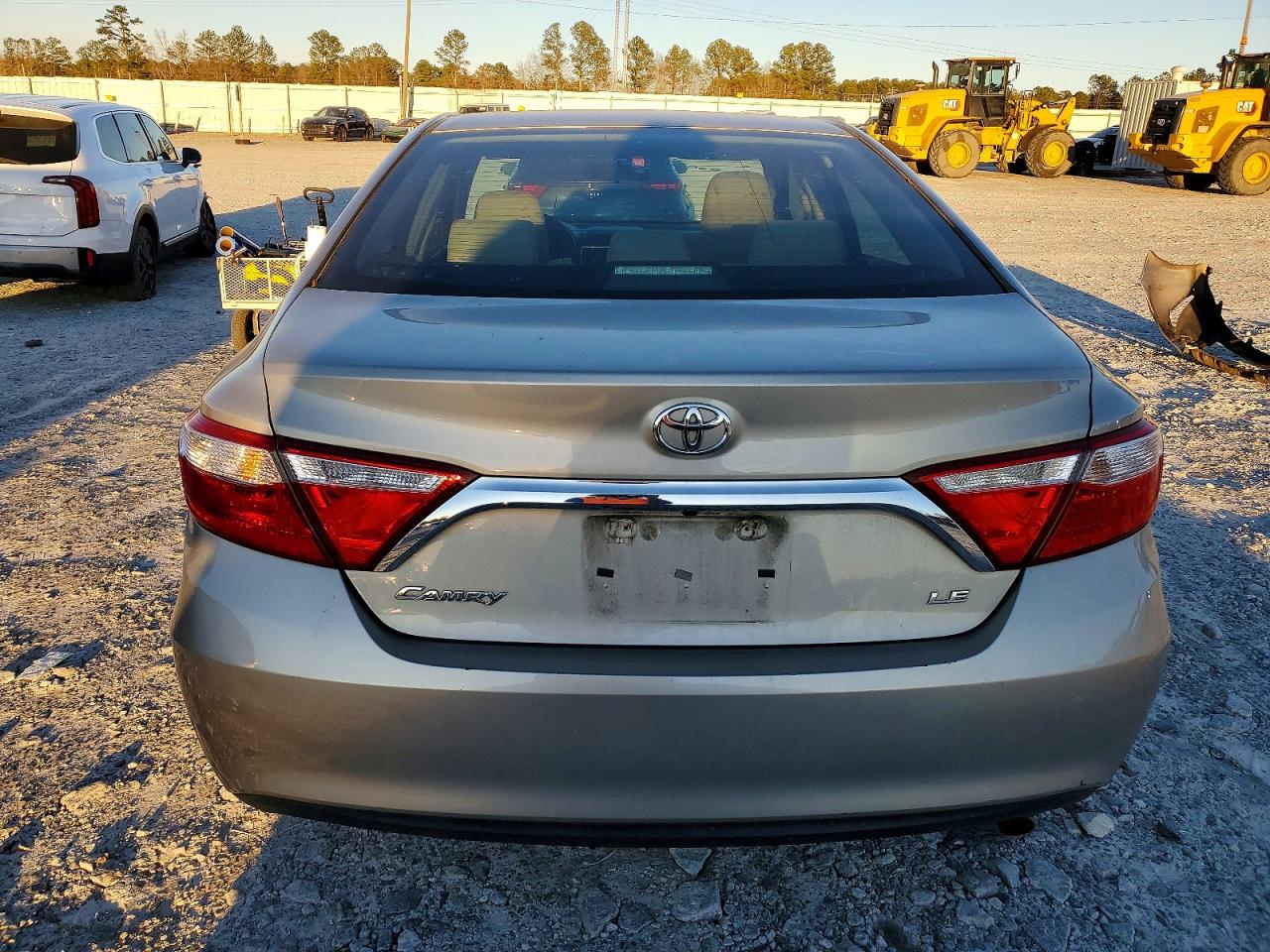2016 TOYOTA CAMRY LE photo 6
