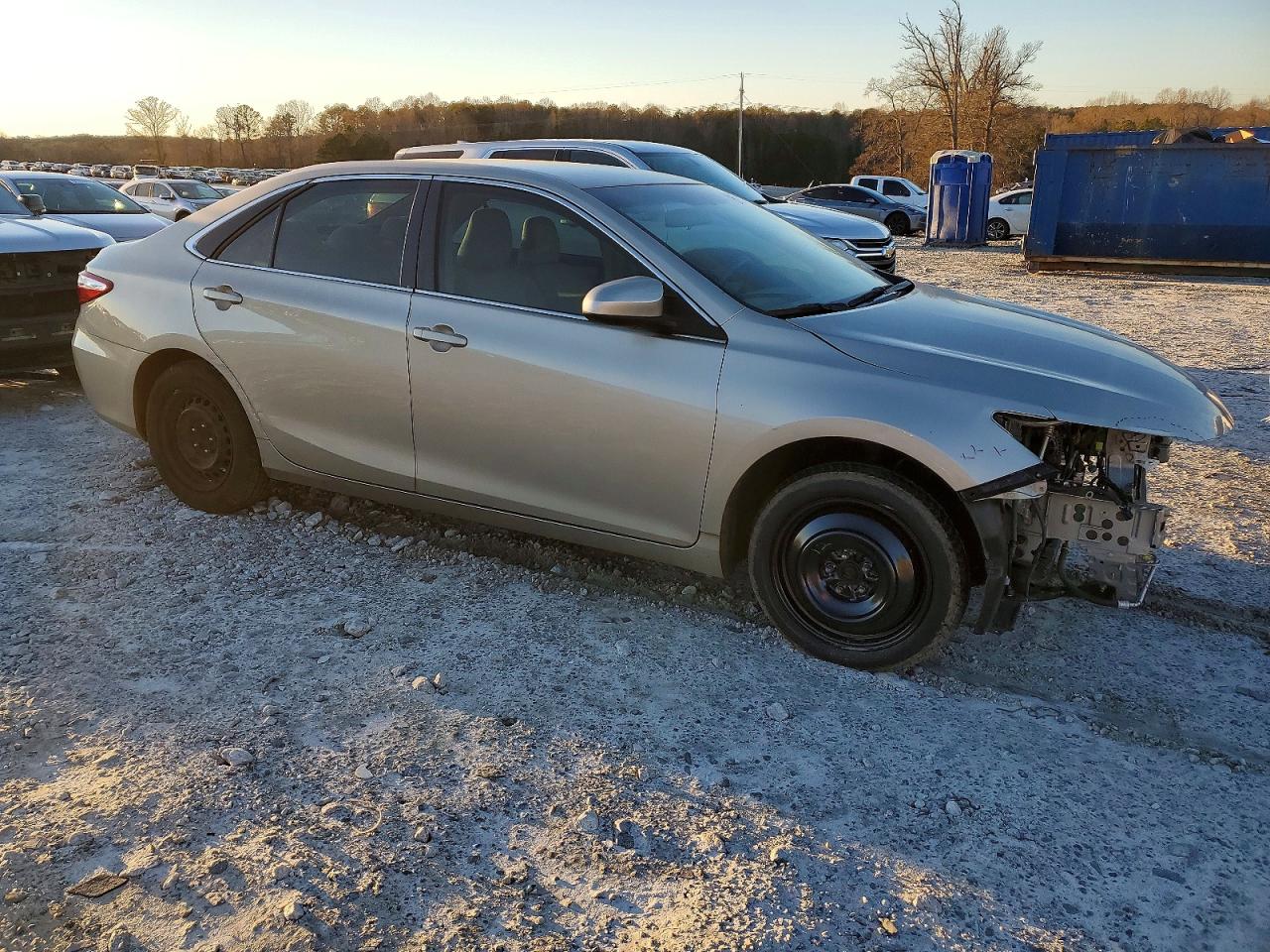 2016 TOYOTA CAMRY LE photo 4