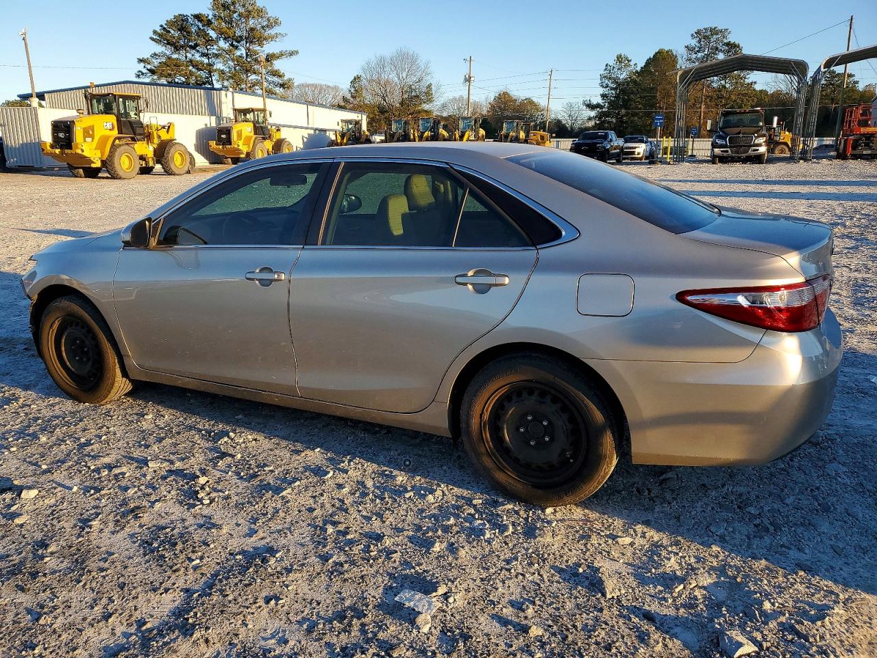 2016 TOYOTA CAMRY LE photo 2