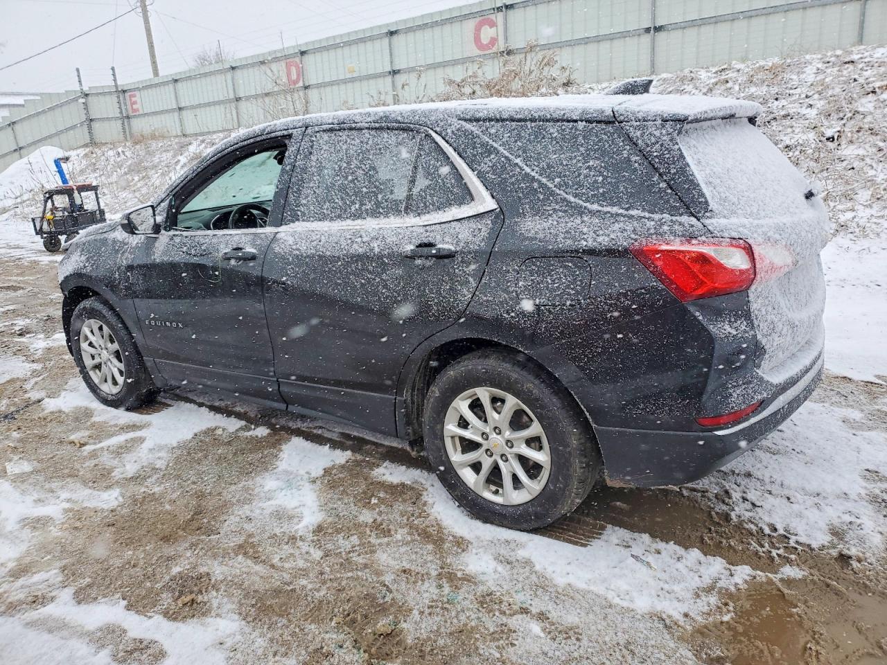 2018 CHEVROLET EQUINOX LT photo 2