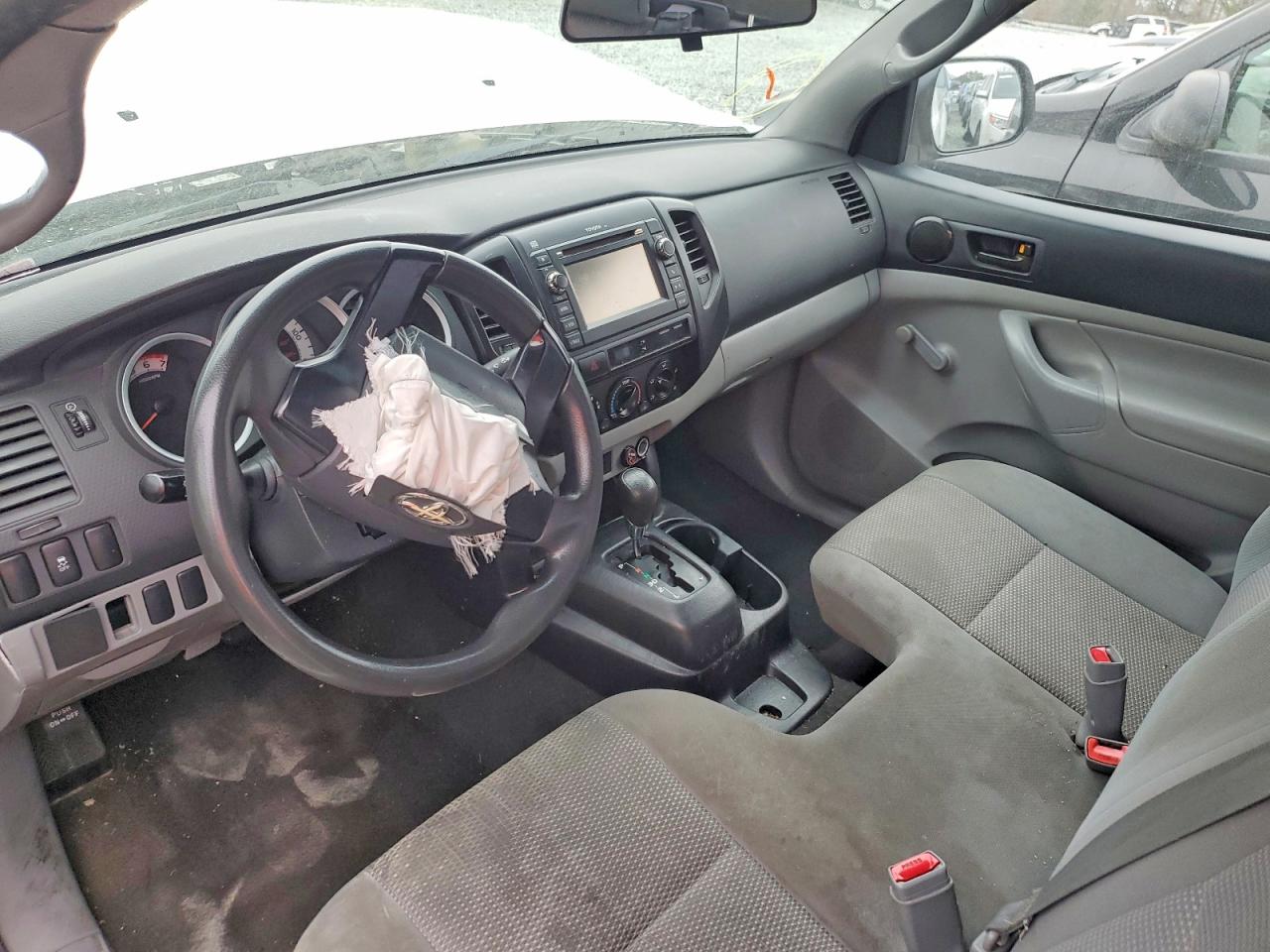 2013 TOYOTA TACOMA photo 8