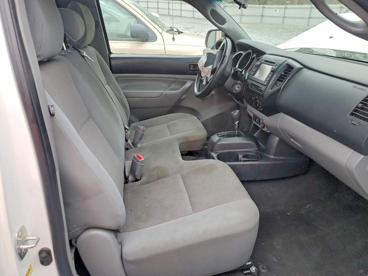 2013 TOYOTA TACOMA photo 10