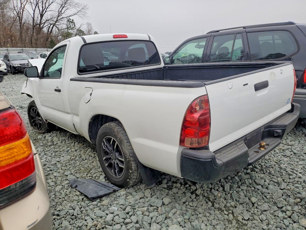 2013 TOYOTA TACOMA photo 2