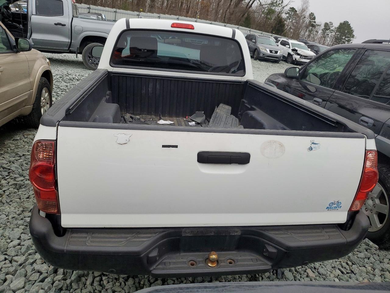 2013 TOYOTA TACOMA photo 6