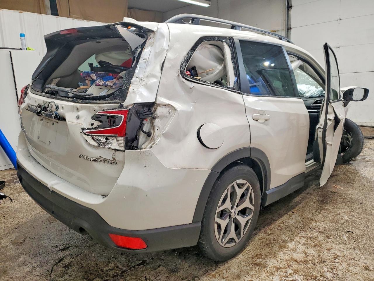 2022 SUBARU FORESTER PREMIUM photo 3