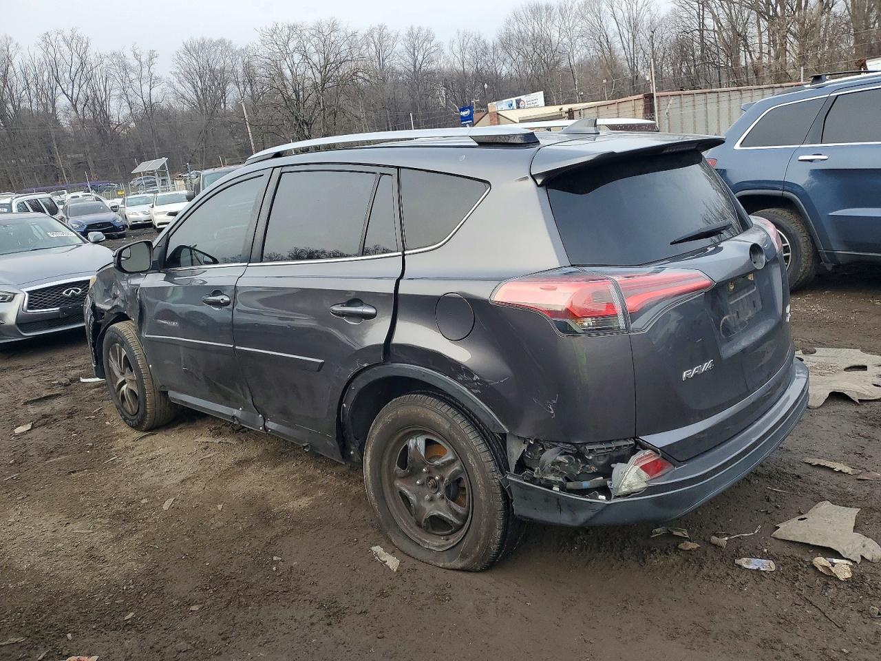 2017 TOYOTA RAV4 LE photo 4