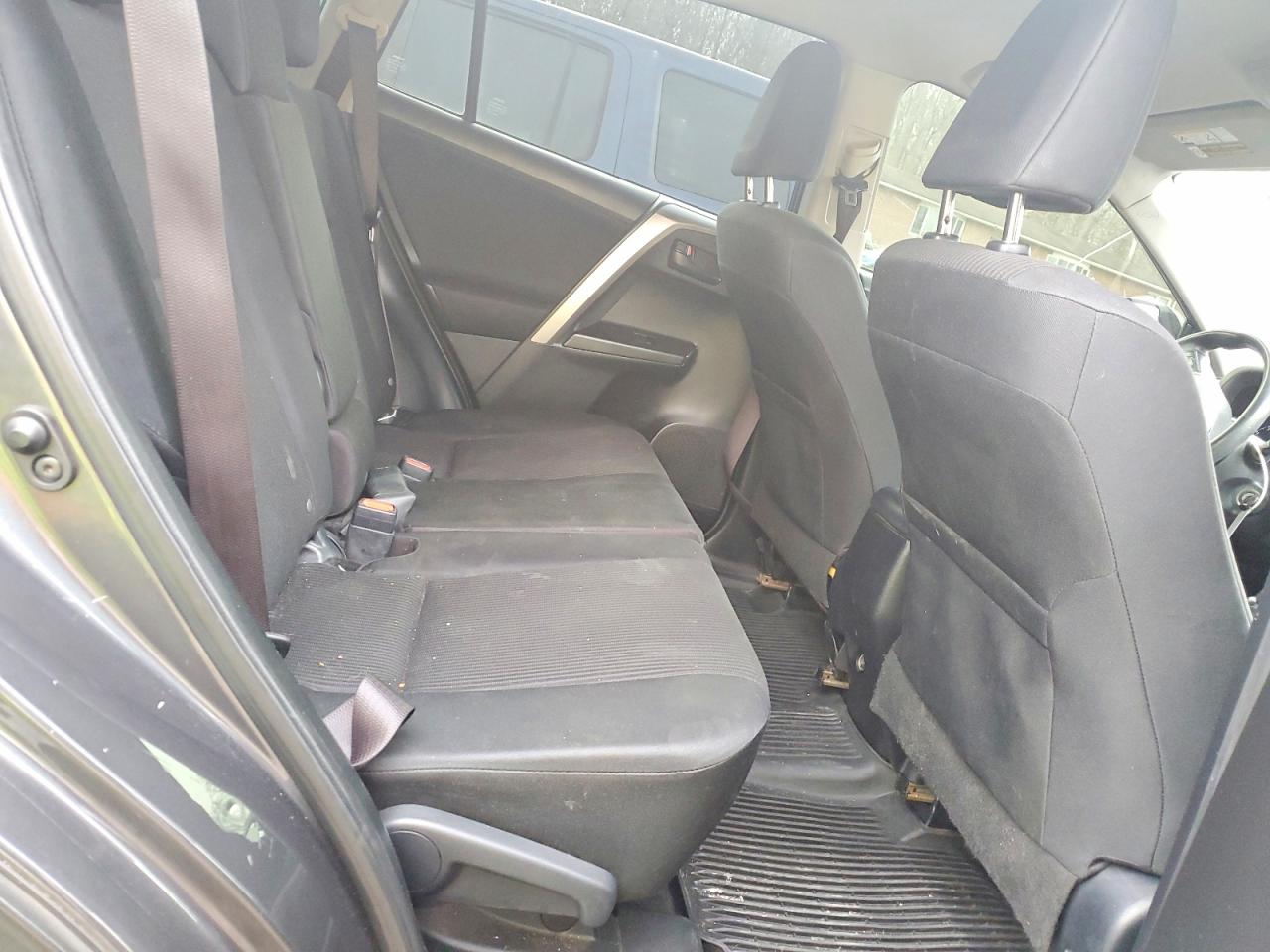 2017 TOYOTA RAV4 LE photo 31