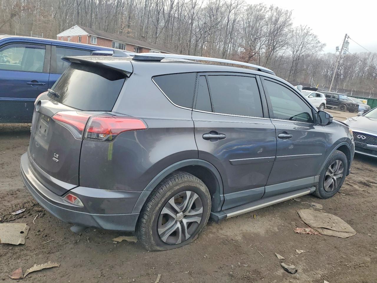2017 TOYOTA RAV4 LE photo 7