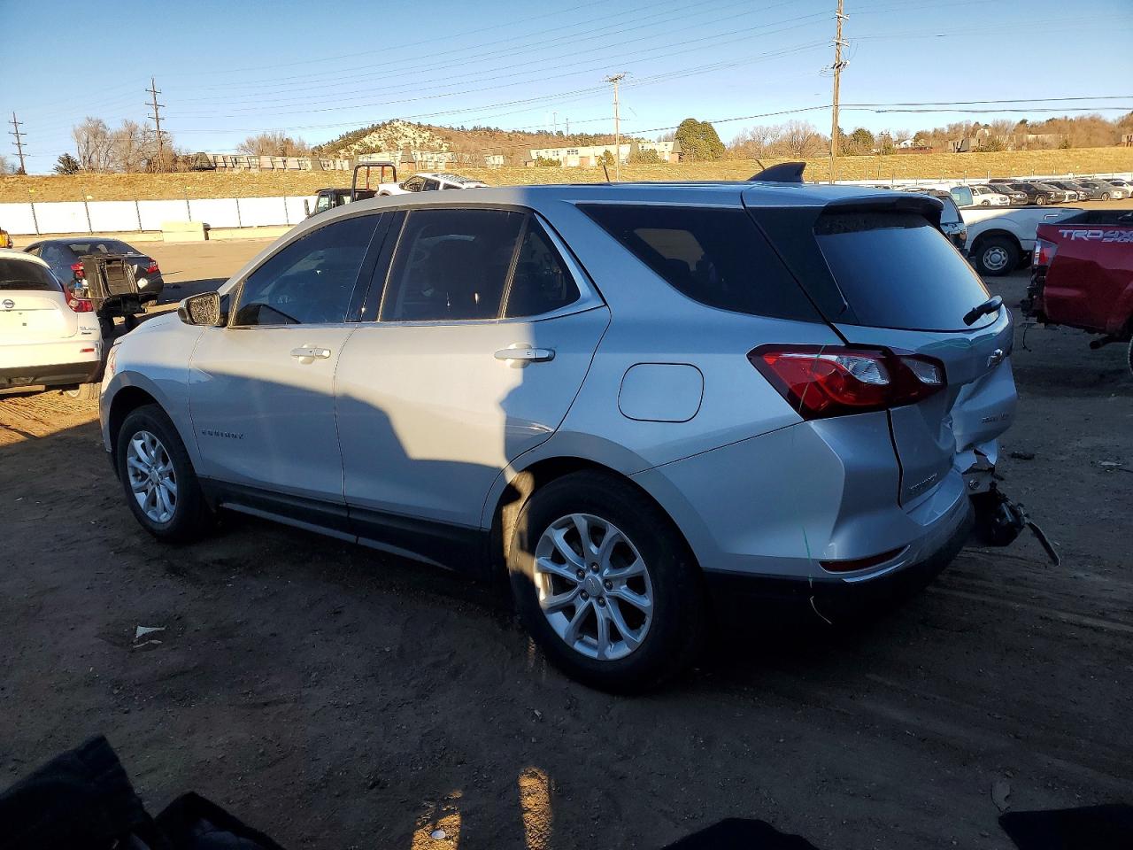 2018 CHEVROLET EQUINOX LT photo 2