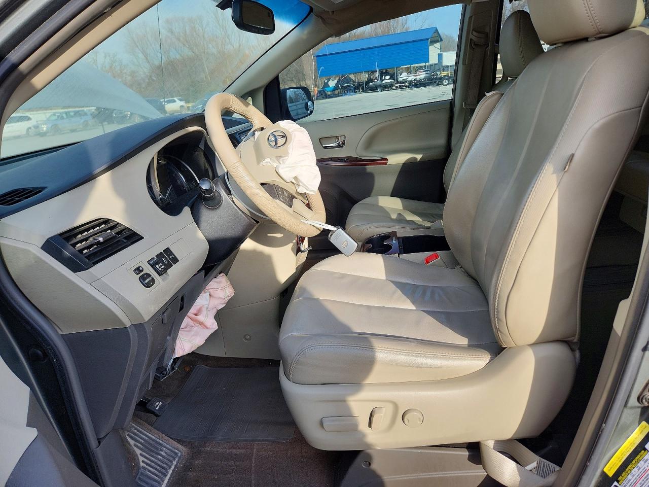 2014 TOYOTA SIENNA XLE photo 13