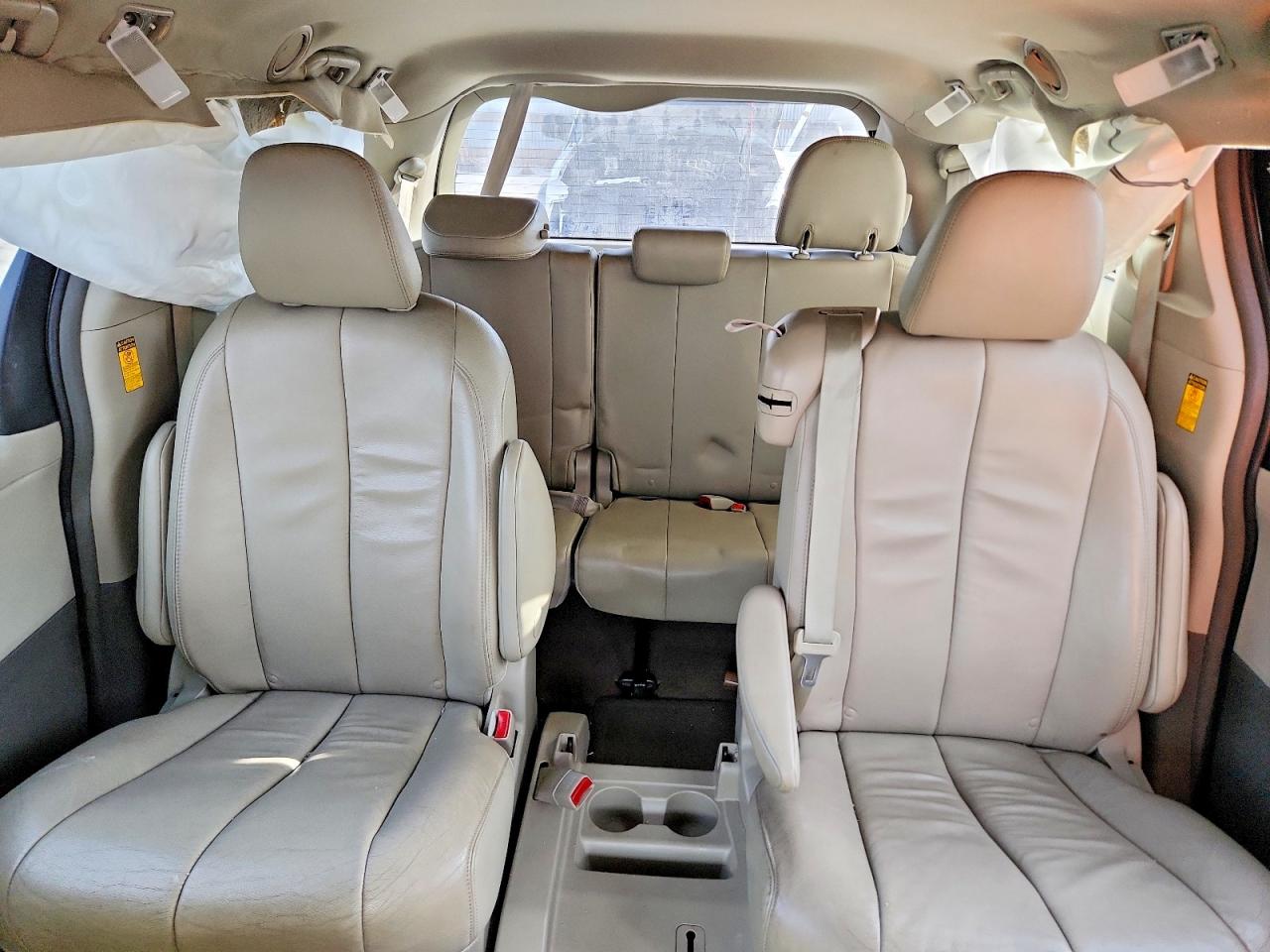 2014 TOYOTA SIENNA XLE photo 19