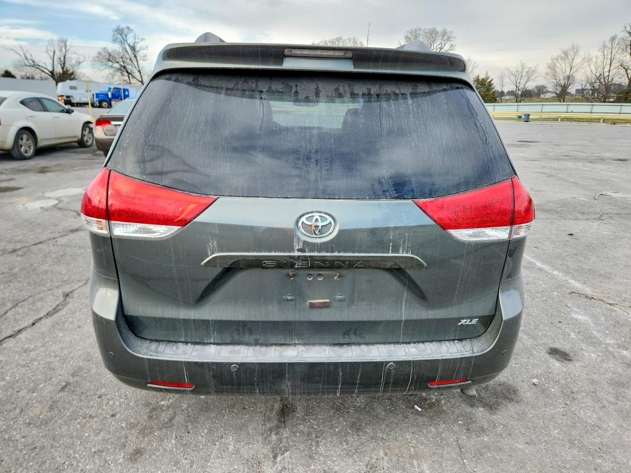 2014 TOYOTA SIENNA XLE photo 11
