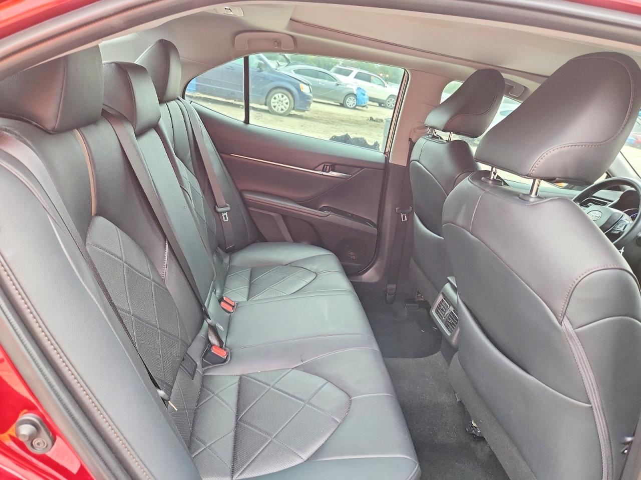 2019 TOYOTA CAMRY photo 10
