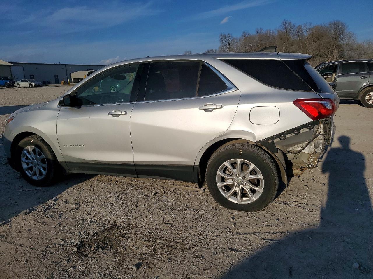 2020 CHEVROLET EQUINOX LT photo 2