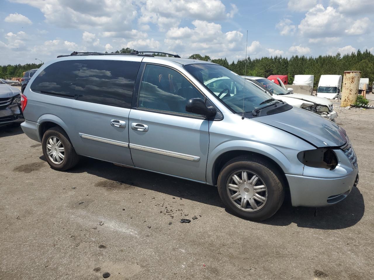 2005 CHRYSLER TOWN & COUNTRY TOURING photo 4