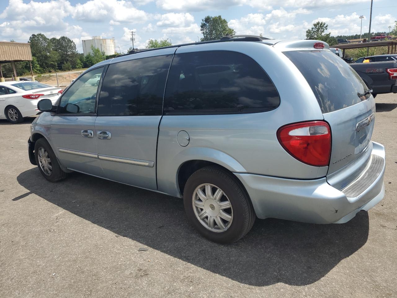 2005 CHRYSLER TOWN & COUNTRY TOURING photo 2