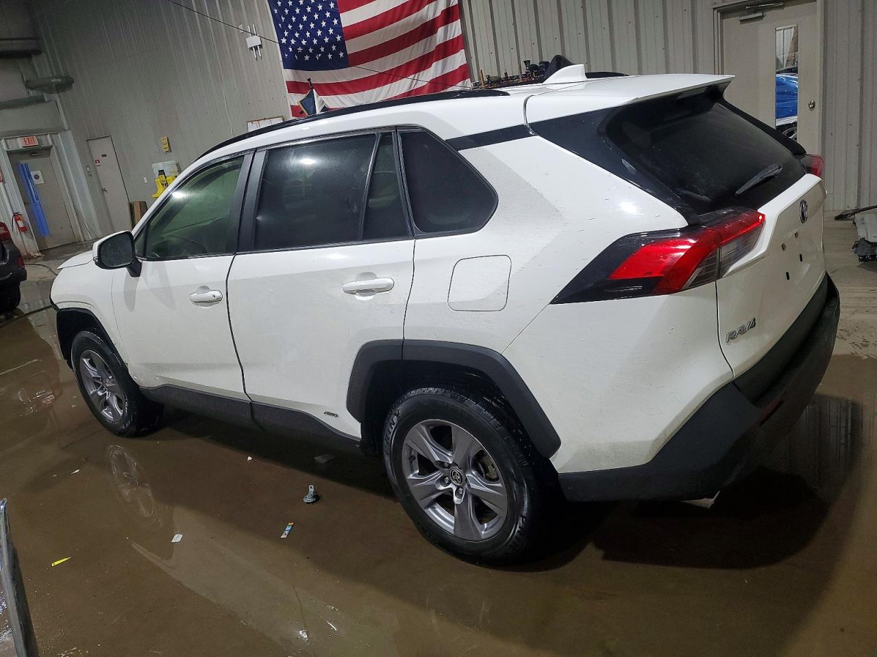 2022 TOYOTA RAV4 LE photo 2