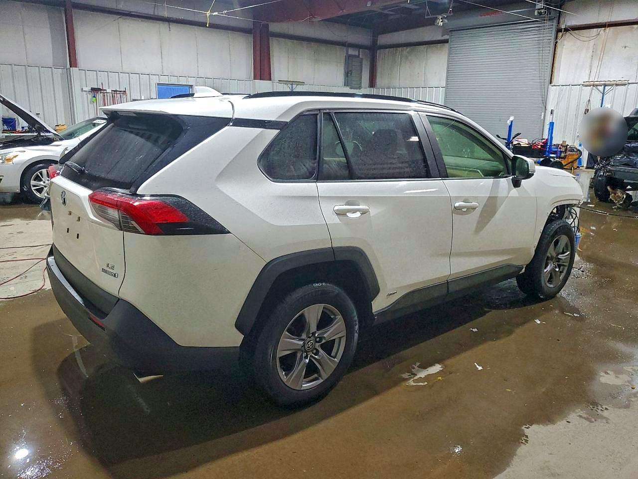 2022 TOYOTA RAV4 LE photo 3