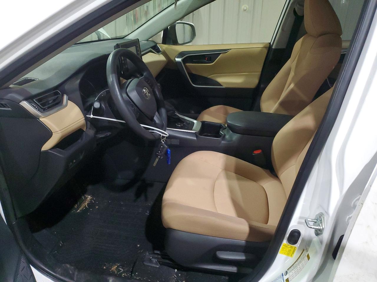 2022 TOYOTA RAV4 LE photo 7