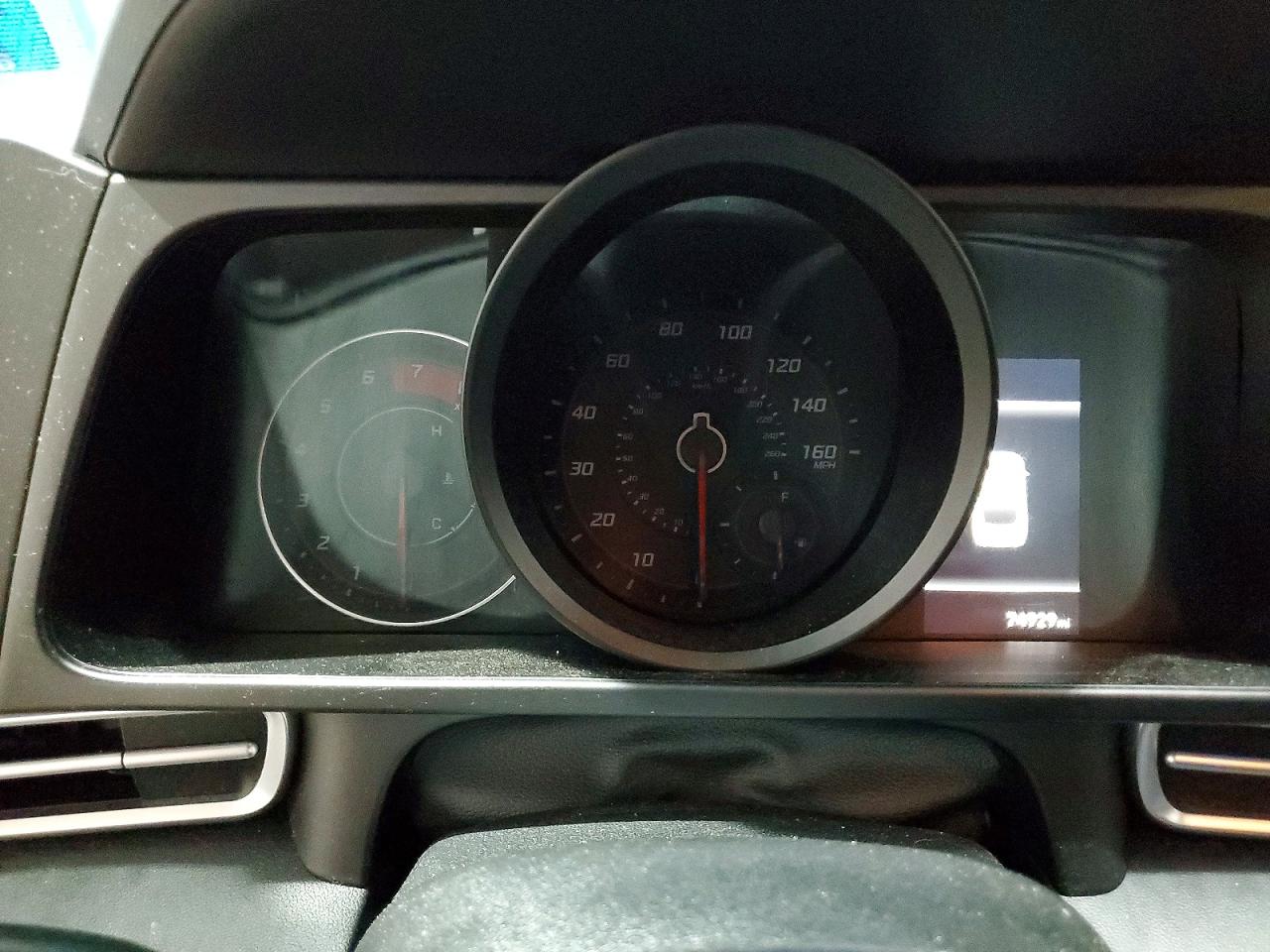 2022 HYUNDAI ELANTRA SEL photo 9