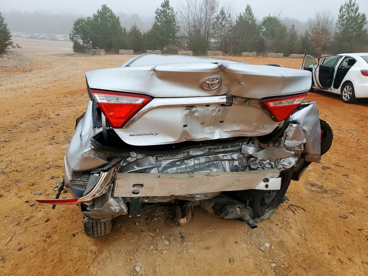2016 TOYOTA CAMRY LE photo 6