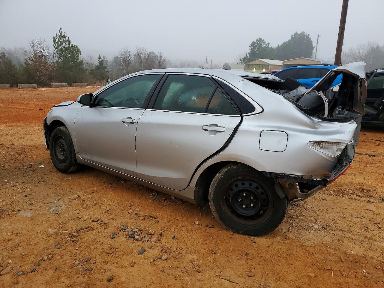 2016 TOYOTA CAMRY LE photo 2