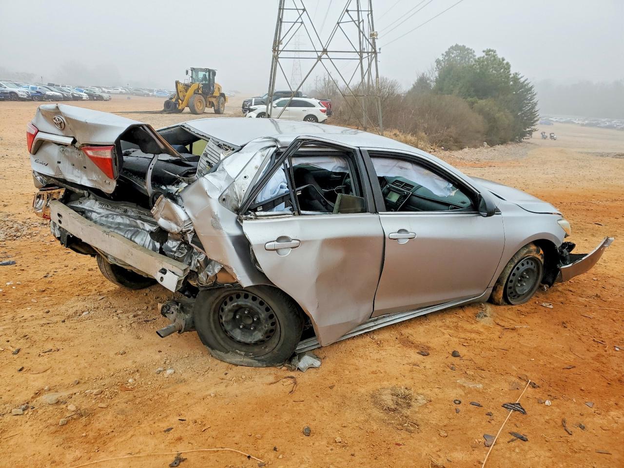 2016 TOYOTA CAMRY LE photo 3