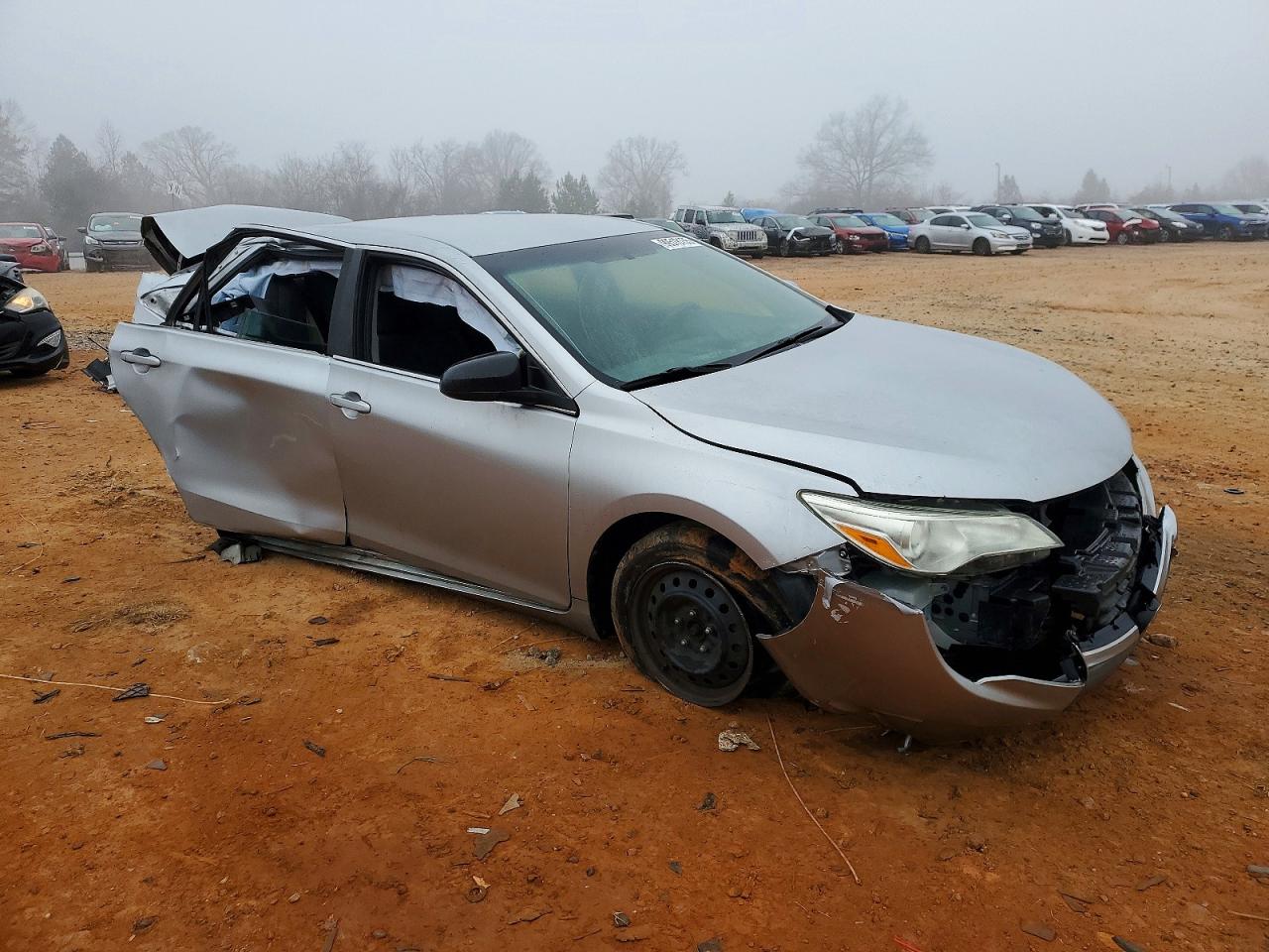 2016 TOYOTA CAMRY LE photo 4