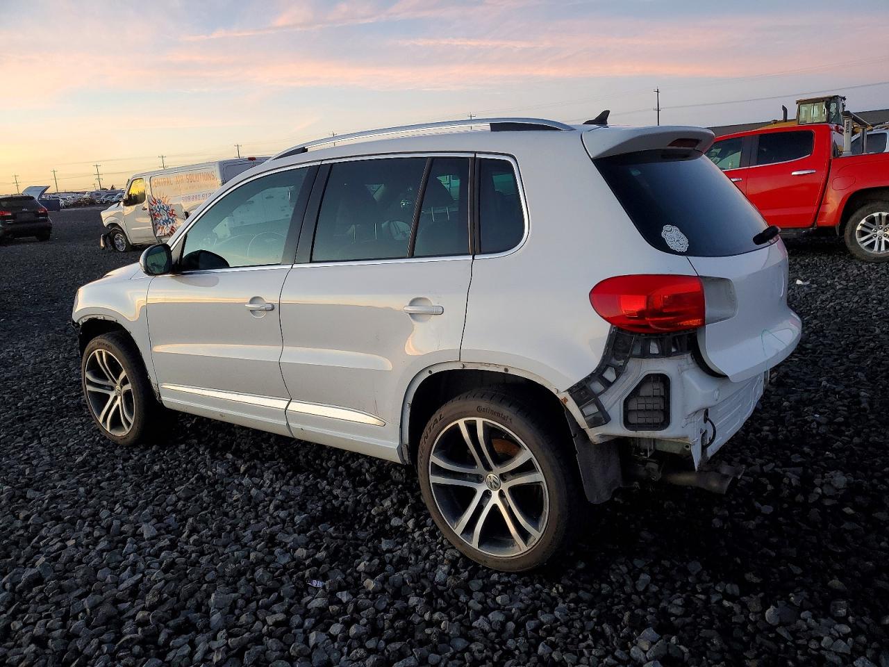 2017 VOLKSWAGEN TIGUAN HIGHLINE photo 2