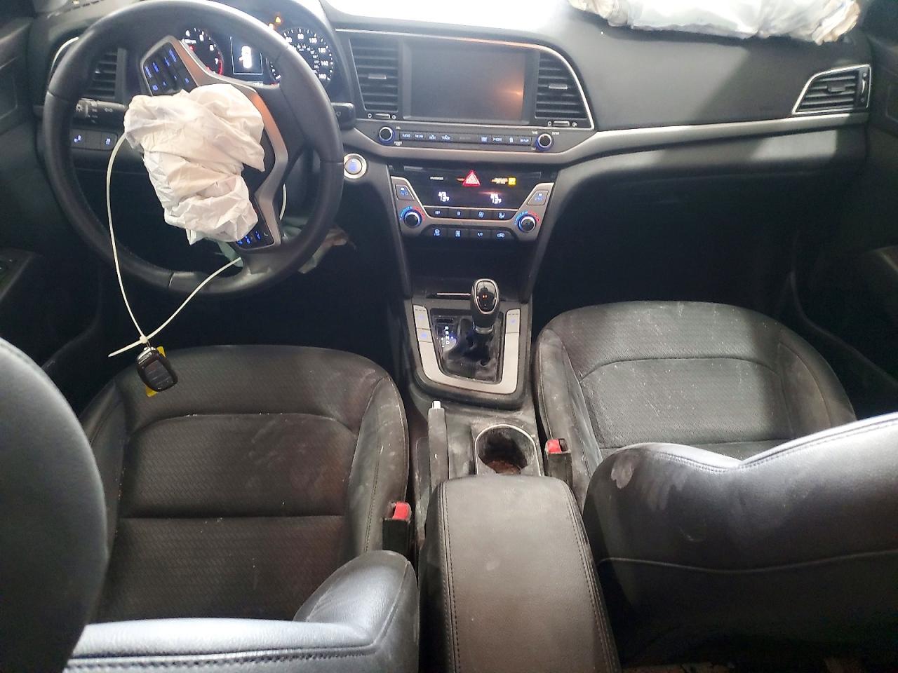 2017 HYUNDAI ELANTRA SE photo 8