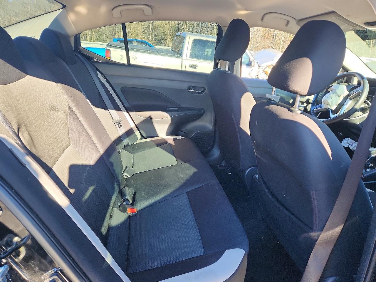 2021 NISSAN VERSA SV photo 10