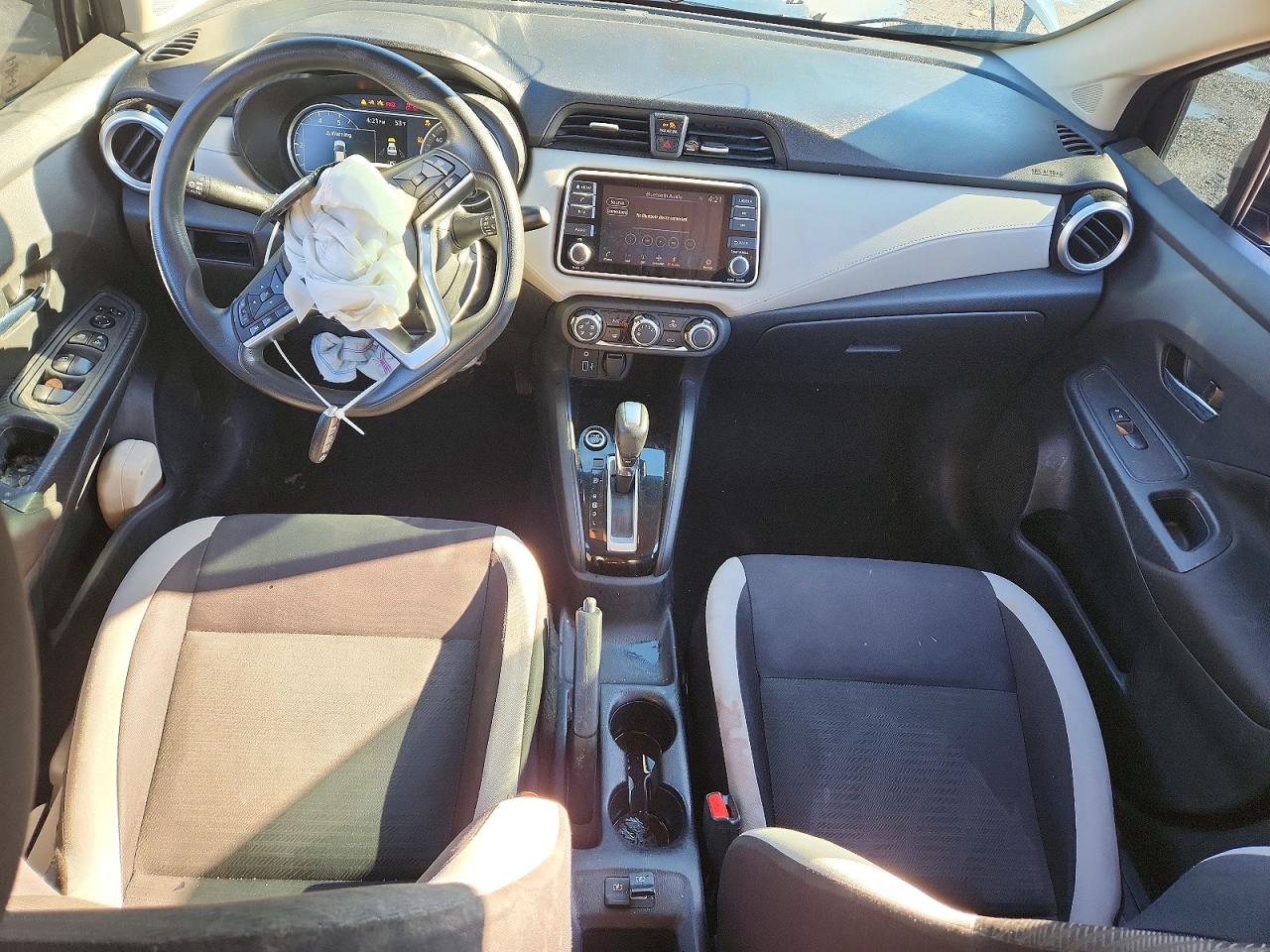 2021 NISSAN VERSA SV photo 8