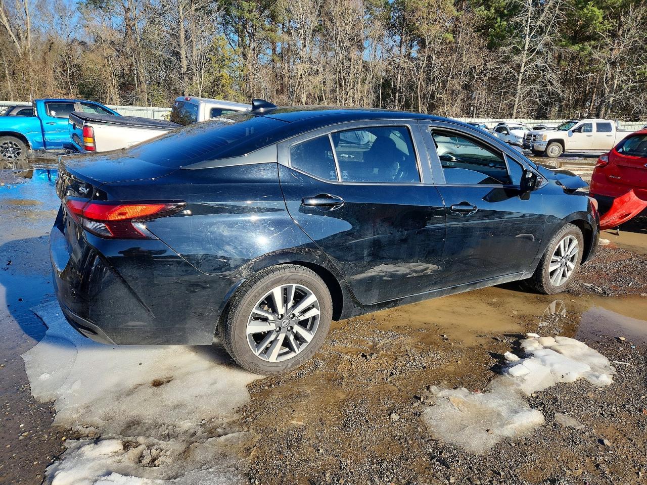 2021 NISSAN VERSA SV photo 3