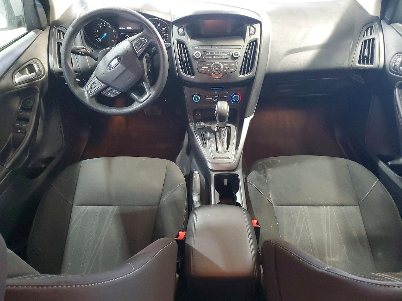 2018 FORD FOCUS SE photo 8